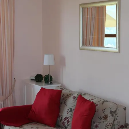 公寓 Idyllische Ferienwohnung Mit Blick Auf Die Donau - B48596 *
